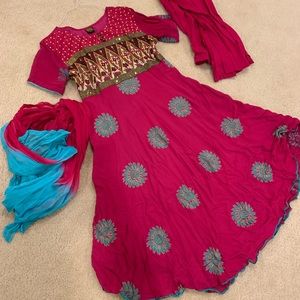 NEW Pakistani Indian Desi clothes dress suit M